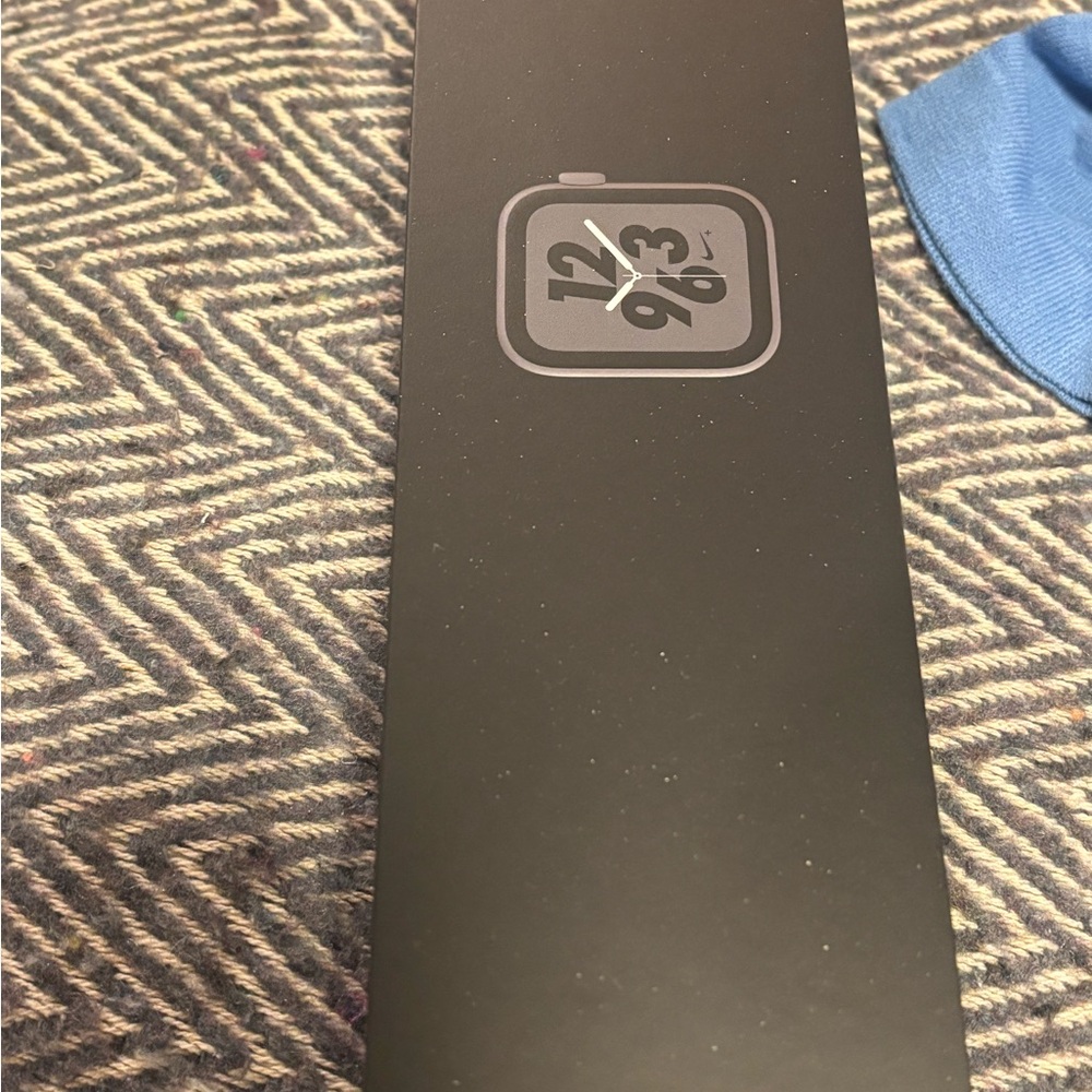 Apple iWatch 4 Black Cellular - Picture 4 of 8